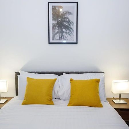 Contemporary 1 Bed Apartment Central บอลตัน ภายนอก รูปภาพ